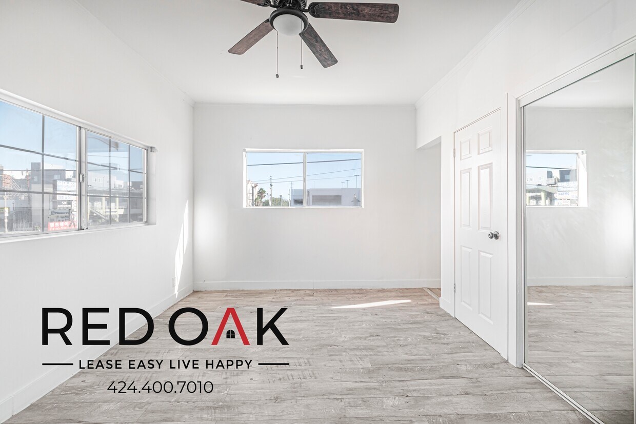 Foto principal - 985 S Oxford Ave