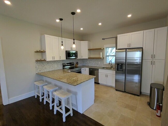 Foto del edificio - 32 Woodrow Ave