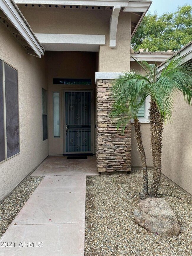 Foto del edificio - Beautiful 4 bedroom/ 2bath all on one story.