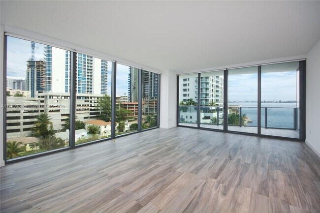 Foto del edificio - 460 NE 28th St