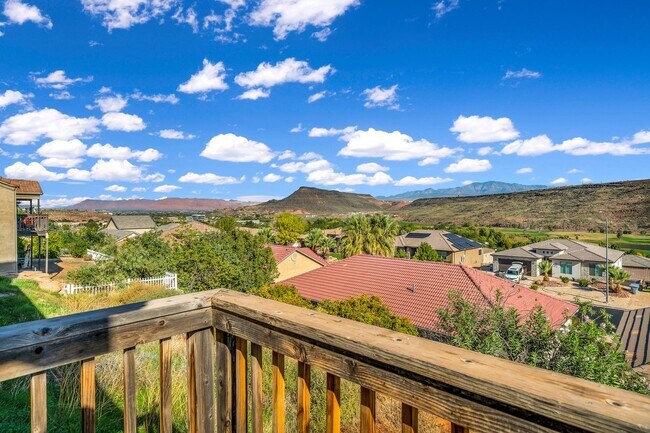 Building Photo - 5 bedroom with VIEWS!!!