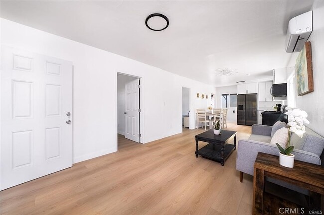 Photo - 1009 W Myrtle St Townhome