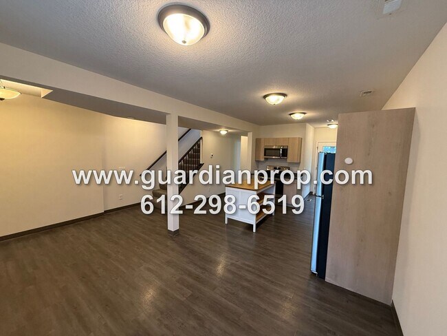 Foto del edificio - 2024 Built Townhouse Available Now, Open F...