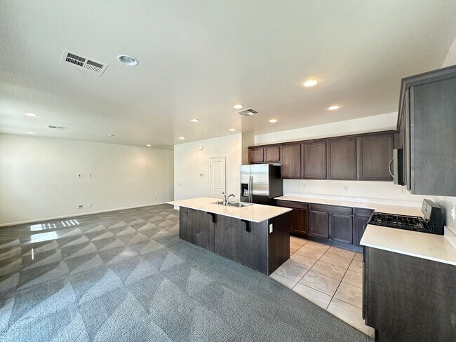 Building Photo - 6784 Pivot Point St