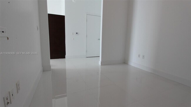 Building Photo - 1900 N Bayshore Dr