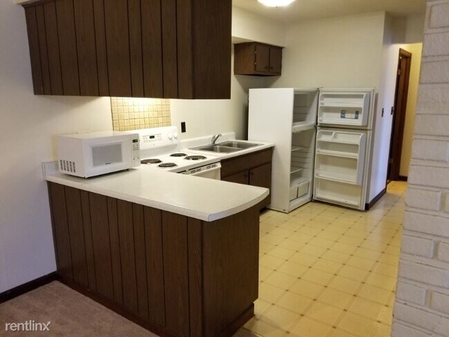 Building Photo - 2 br, 1 bath Apartment - 206 W Washington St
