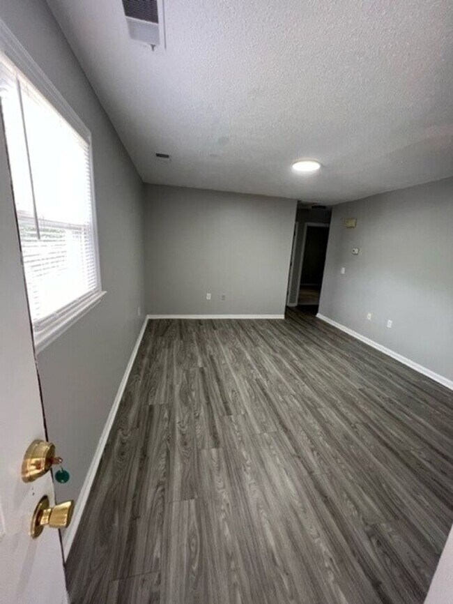 Building Photo - ***FIRST MONTH FREE*** Newly remodeled 2 b...