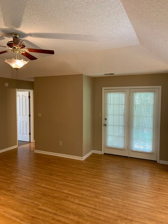 Building Photo - 3403 Saddle Creek Cove