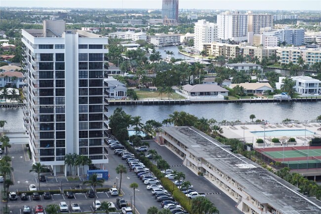 Foto del edificio - 2030 S Ocean Dr