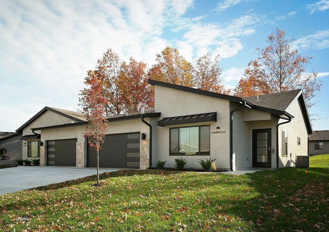 Foto del edificio - 213 E Maplewood Ln