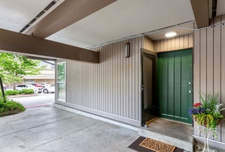 Building Photo - 842 100th Ave NE