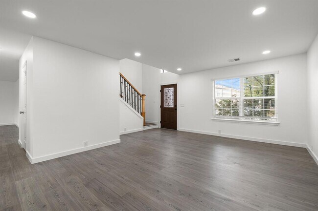 Foto del edificio - 2204 Founder Dr