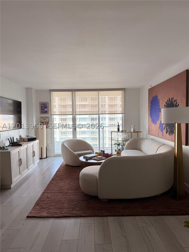 Foto del edificio - 1155 Brickell Bay Dr