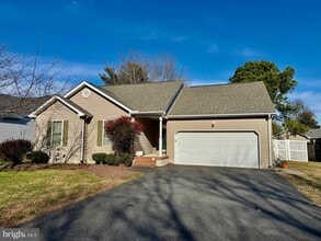 Building Photo - 107 Strawberry Way