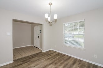 Building Photo - 6207 Winter Oak St