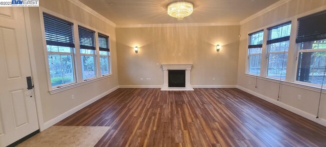 Building Photo - 4328 Sunset View Dr