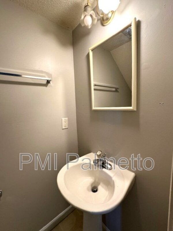 Foto del edificio - 5 Sterling Ridge Ct
