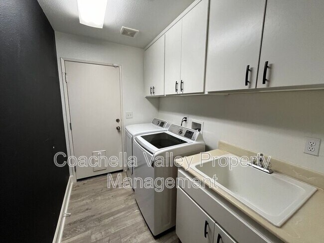 Foto del edificio - 79175 Latigo Cir