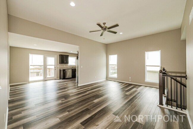 Foto del edificio - 4 BR/3BA | Newly Renovated Single Family Home | 1-Car Covered Parking | Huge backyard!