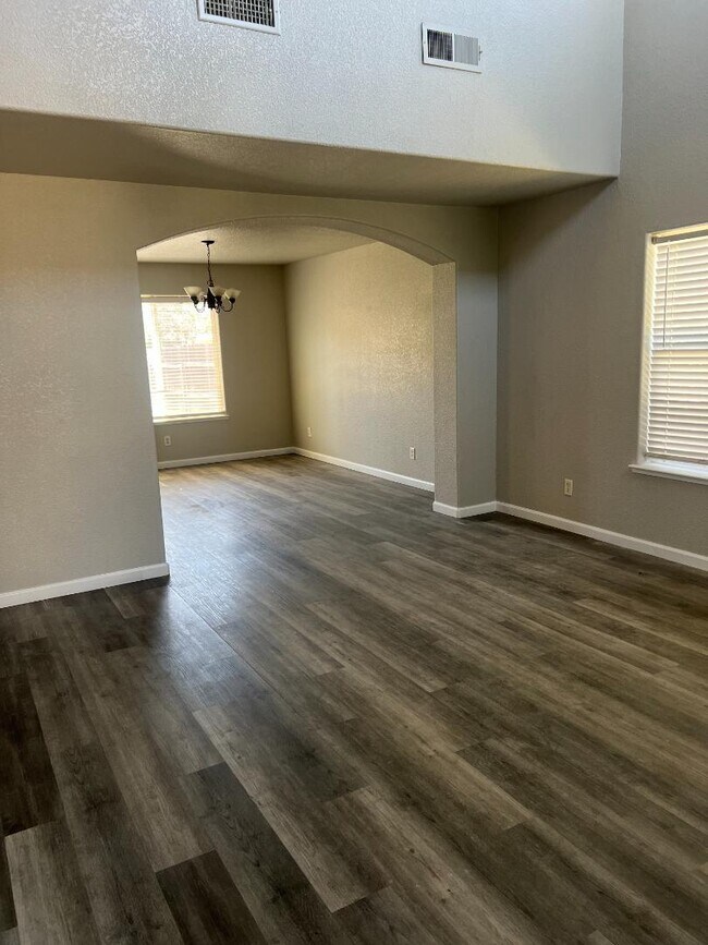 Foto del edificio - 6040 Oleander Ln