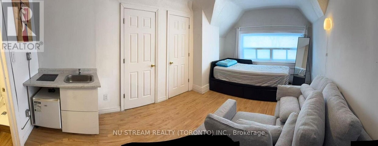 Building Photo - 409 Huron St