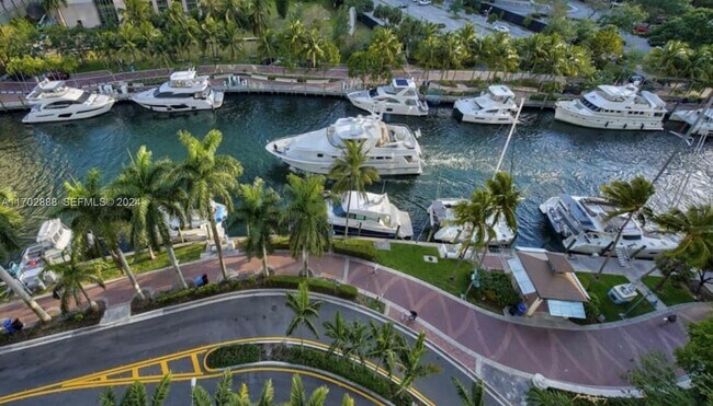 Foto del edificio - 215 N New River Dr E