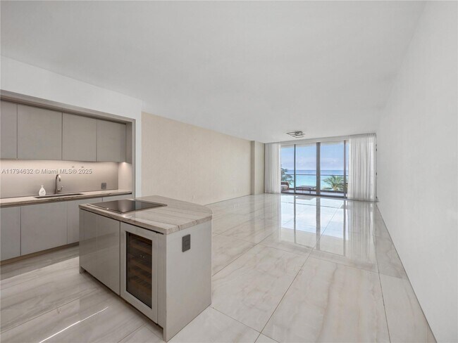Foto del edificio - 18975 Collins Ave