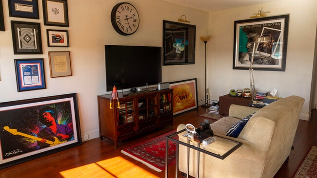 Building Photo - 4016 Lincoln A