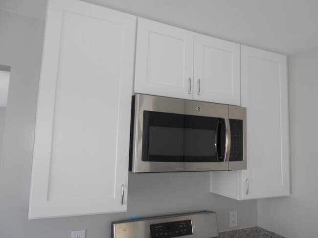 Kitchen - 2085 Abbott St