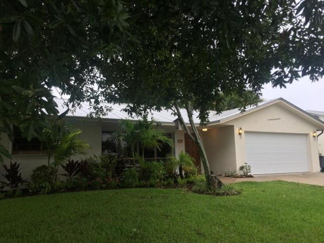 CHARMING 2 BEDROOM POOL HOME IN THE HEART OF JENSEN BEACH - CHARMING 2 BEDROOM POOL HOME IN THE HEART OF JENSEN BEACH