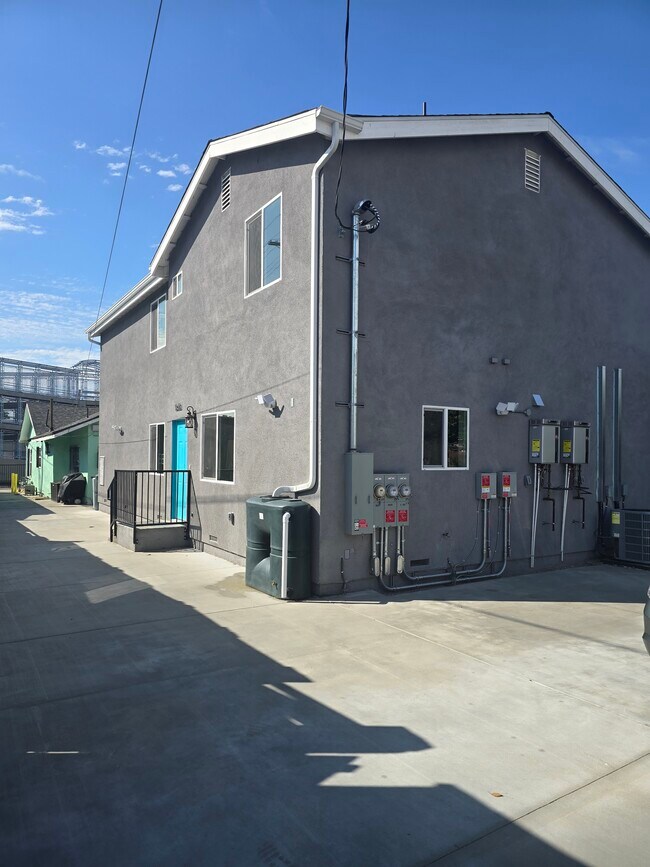 Foto del edificio - 1647 E 53rd St