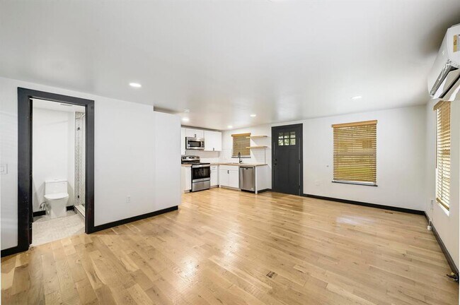 Building Photo - 1711 Brentwood St