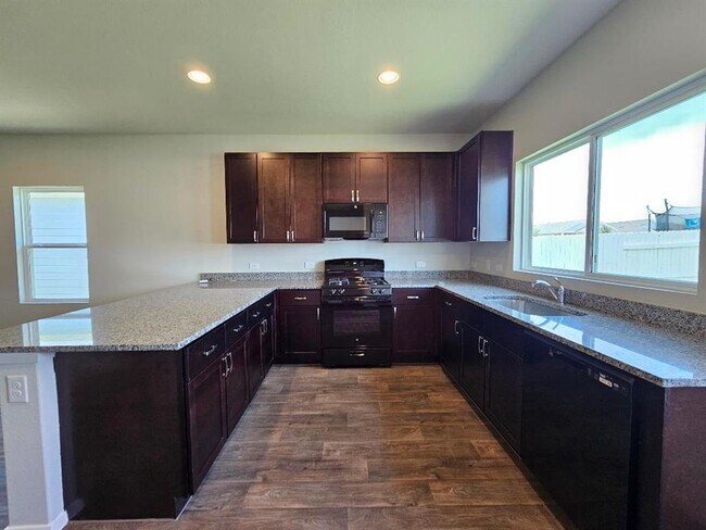 Foto del edificio - 110 Bluestem Dr