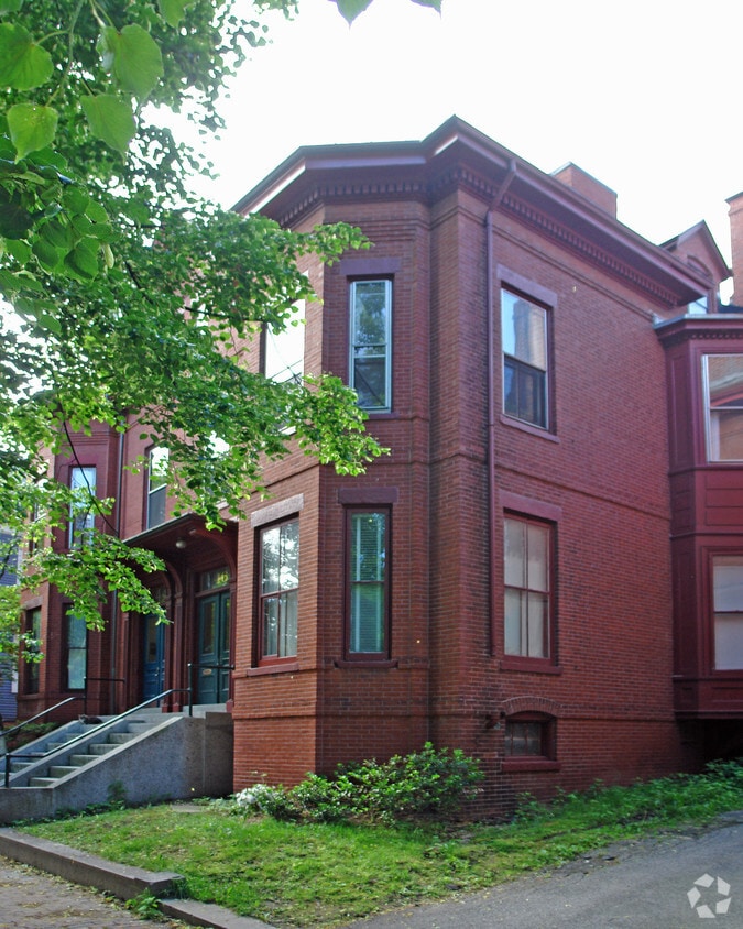 Primary Photo - 44 Deering St