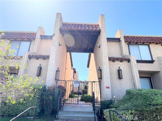 Building Photo - 823 S Chapel Ave