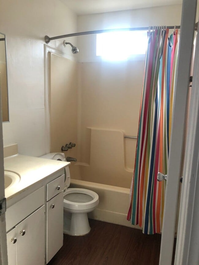 Building Photo - 423 N Gem St