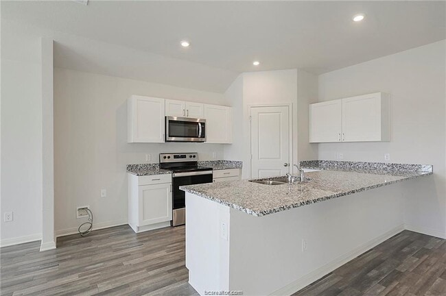 Foto del edificio - 5521 Fox Blf Dr