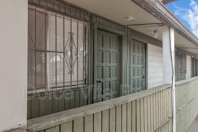 Building Photo - 519 S 4th Ave
