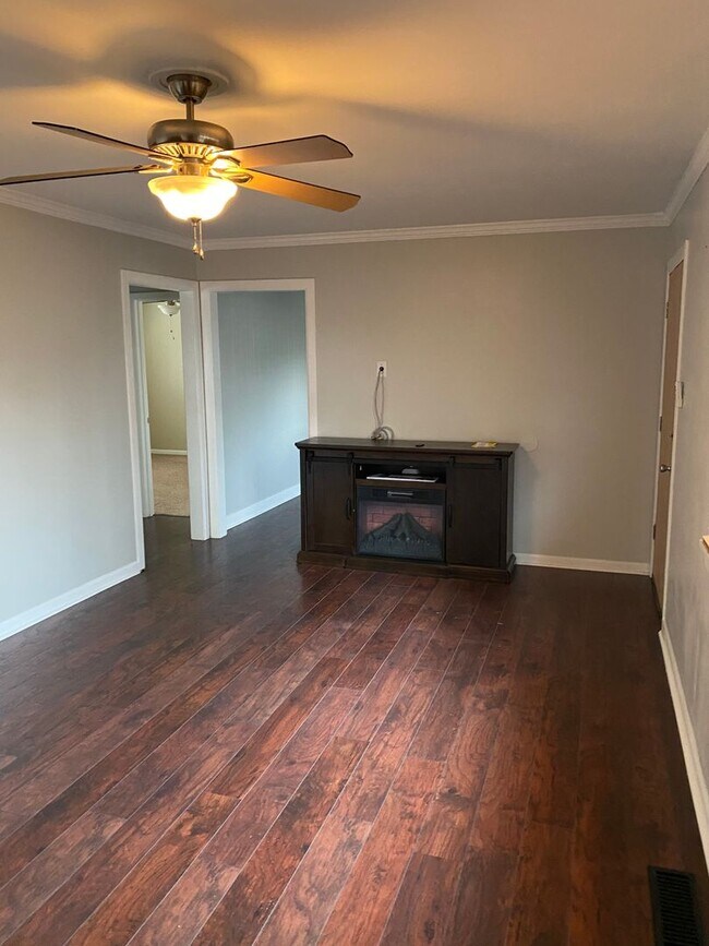 Foto del edificio - Contact Peggy Goodman 501 676 1758 or Heat...