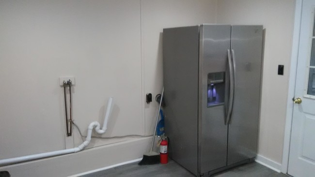 Kitchen Laundry hookups - 309 E 4th St