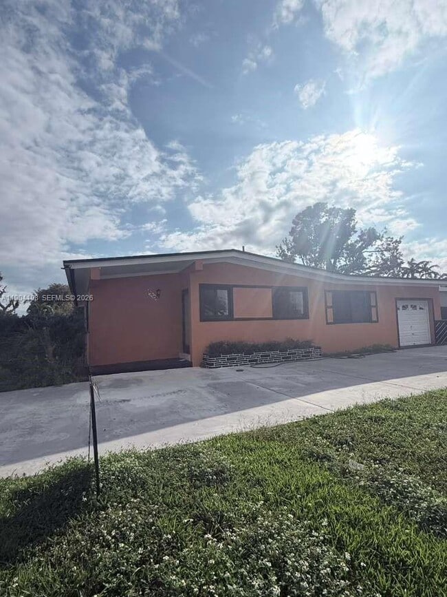 Building Photo - 9300 SW 52nd Terrace