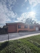 Building Photo - 9300 SW 52nd Terrace