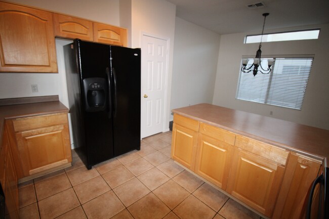Building Photo - 440 S Val Vista Dr