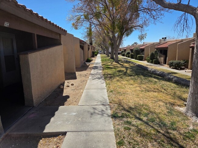 Building Photo - Cute Spacious 3 Bedroom Condo