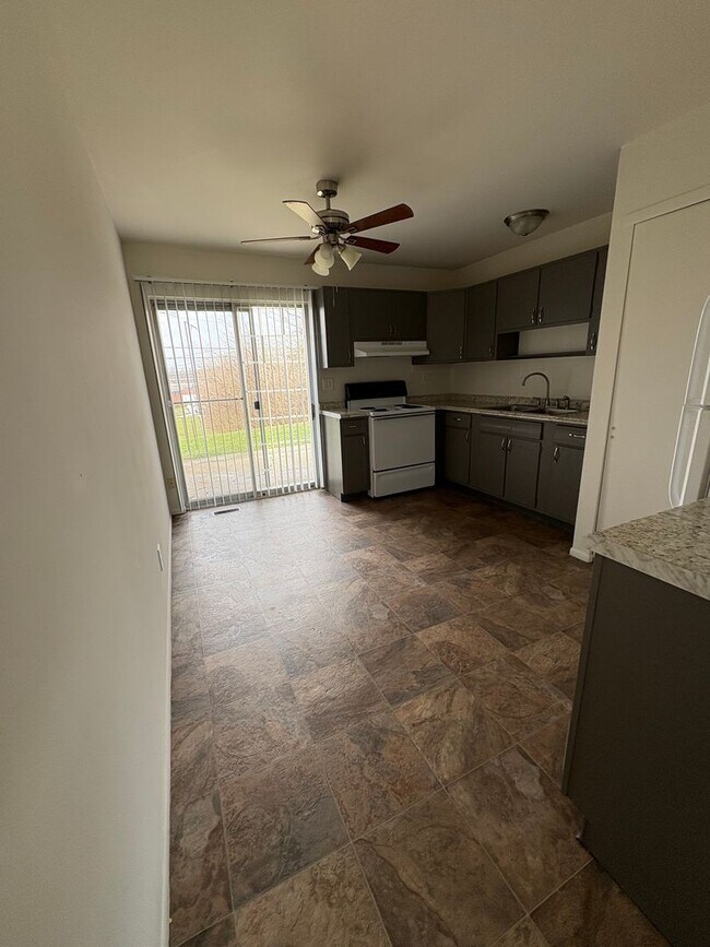 Foto del edificio - 2 bedroom ranch style apartment