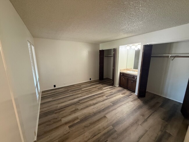 Foto del edificio - 940 W East Ave