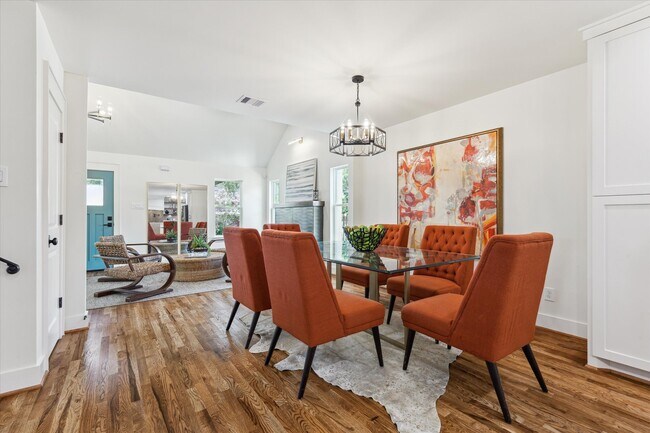 Building Photo - 805 English St