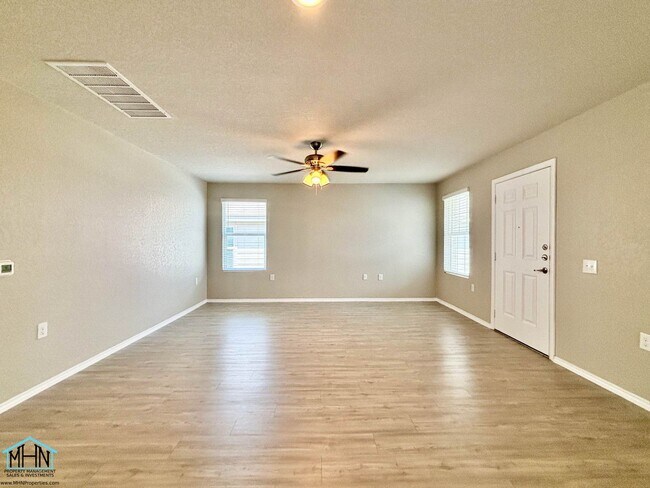 Building Photo - Live in Luxury in this beautiful 3bed/2bat...