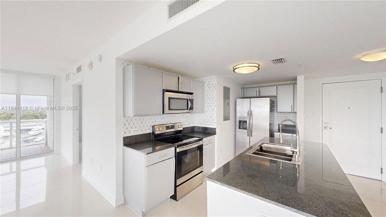 Foto principal - 1861 NW S River Dr