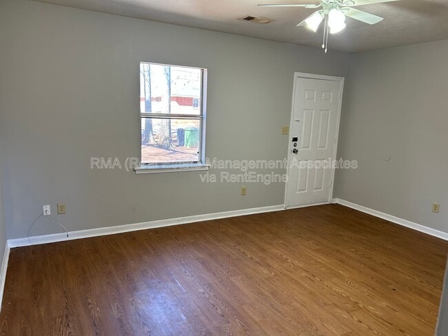 Building Photo - 300 S 18th St